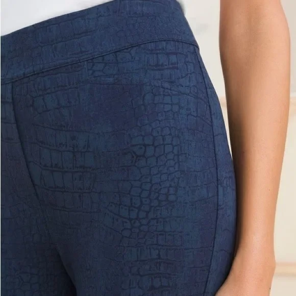 NWOT Chico’s Blue Croc-Print Ponte Cropped Leggings Size 12 - Picture 4 of 11